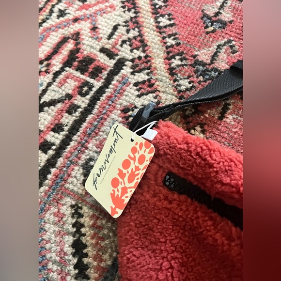 NWT FP Movement Overachiever Sherpa Sling Bag - Picture 4 of 5